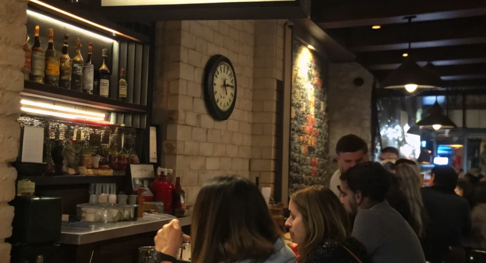Time Is Money: Spanish Bar Charges by Minute, Not Drinks - Viral Pricing Model